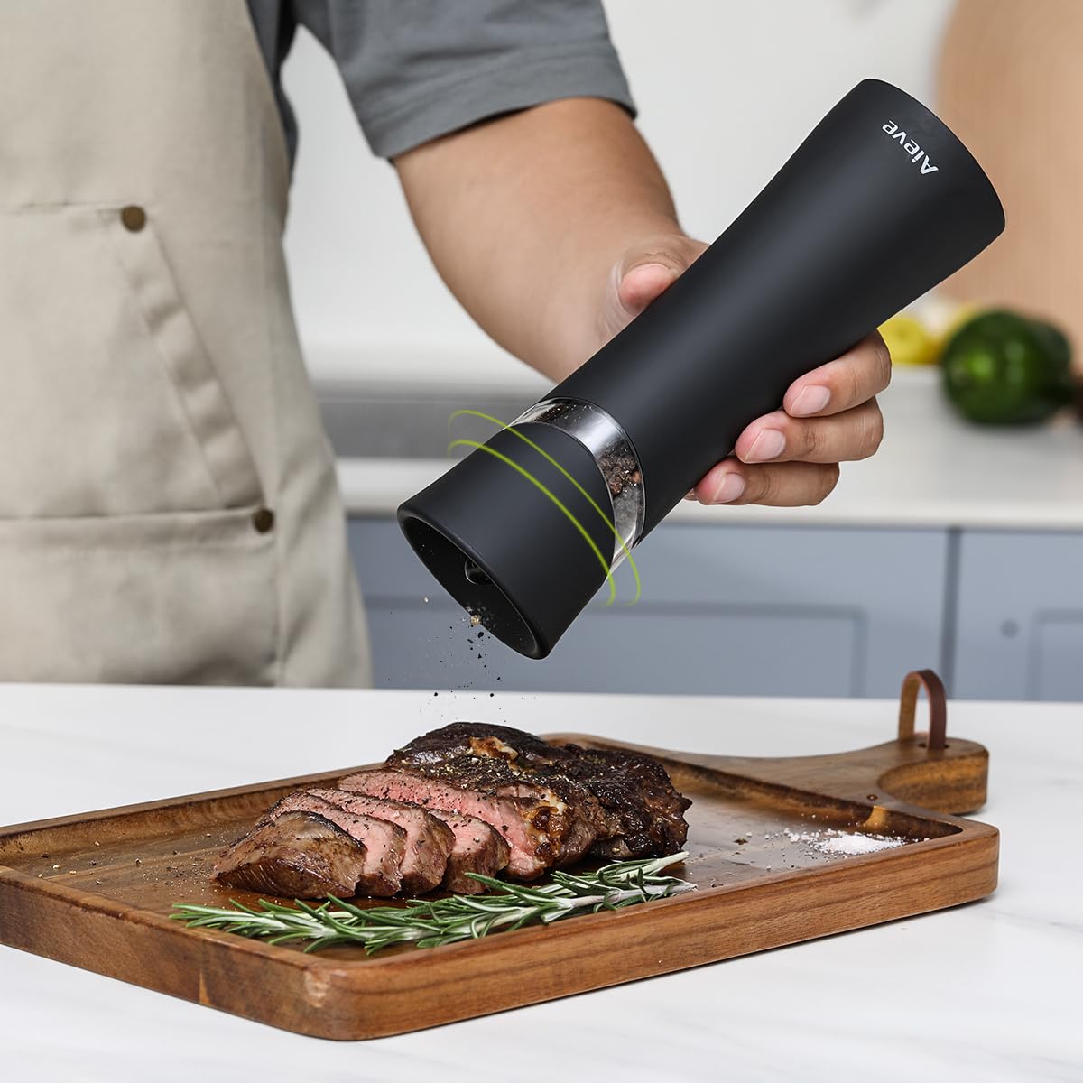Easy-to-use Gravity Salt and Pepper Grinder 